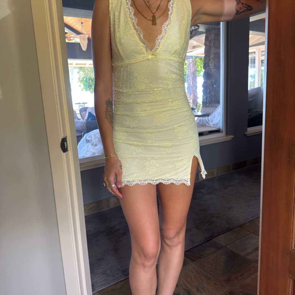 Elegant Lace Yellow Dress